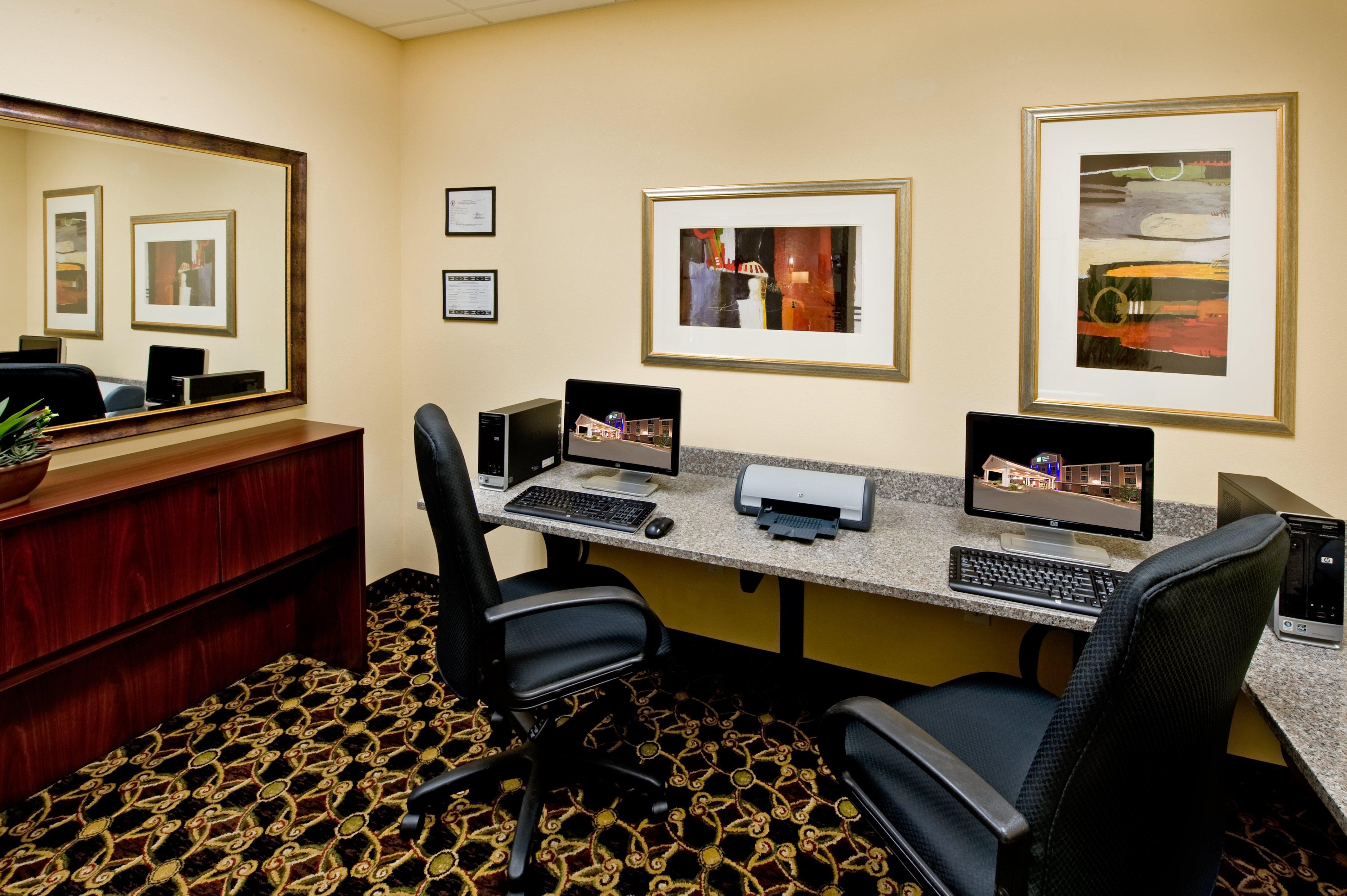 Holiday Inn Express & Suites Уилкокс Екстериор снимка