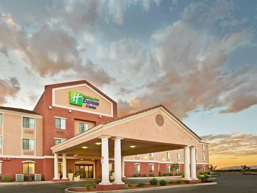 Holiday Inn Express & Suites Уилкокс Екстериор снимка