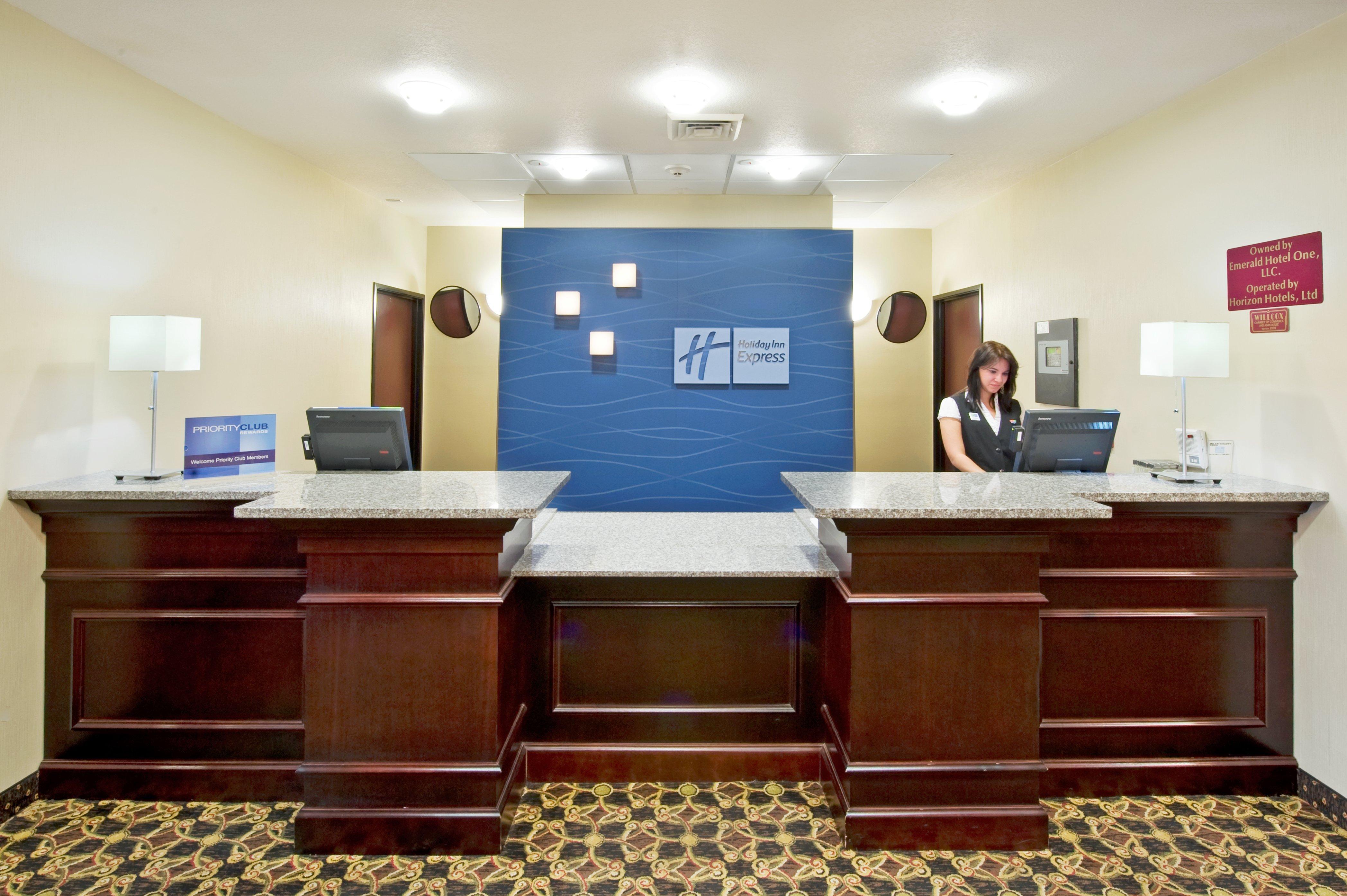 Holiday Inn Express & Suites Уилкокс Екстериор снимка