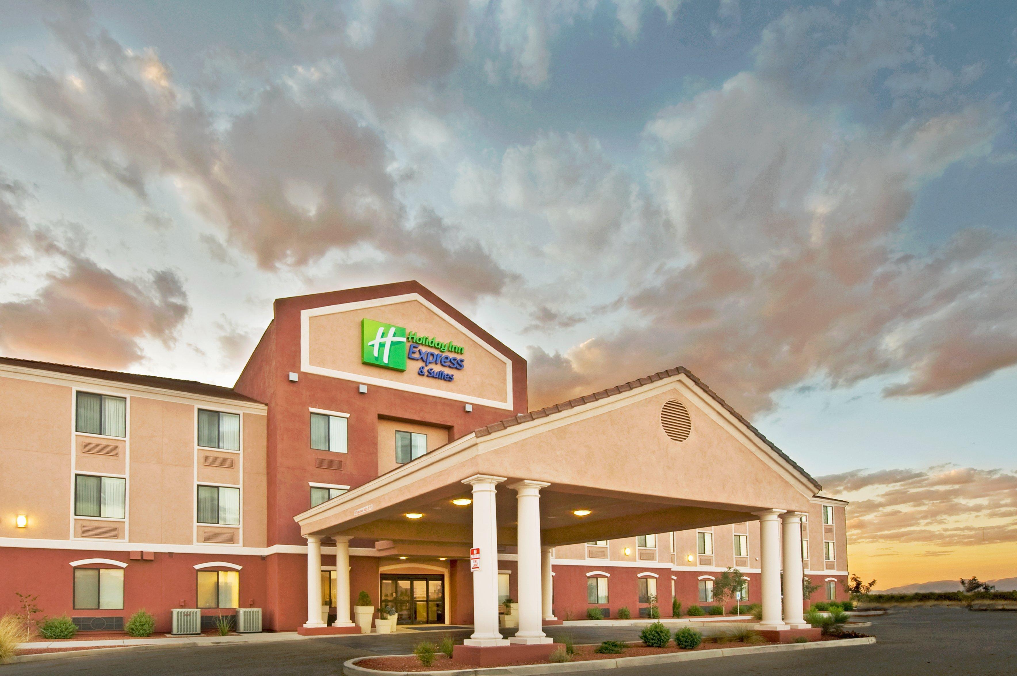 Holiday Inn Express & Suites Уилкокс Екстериор снимка