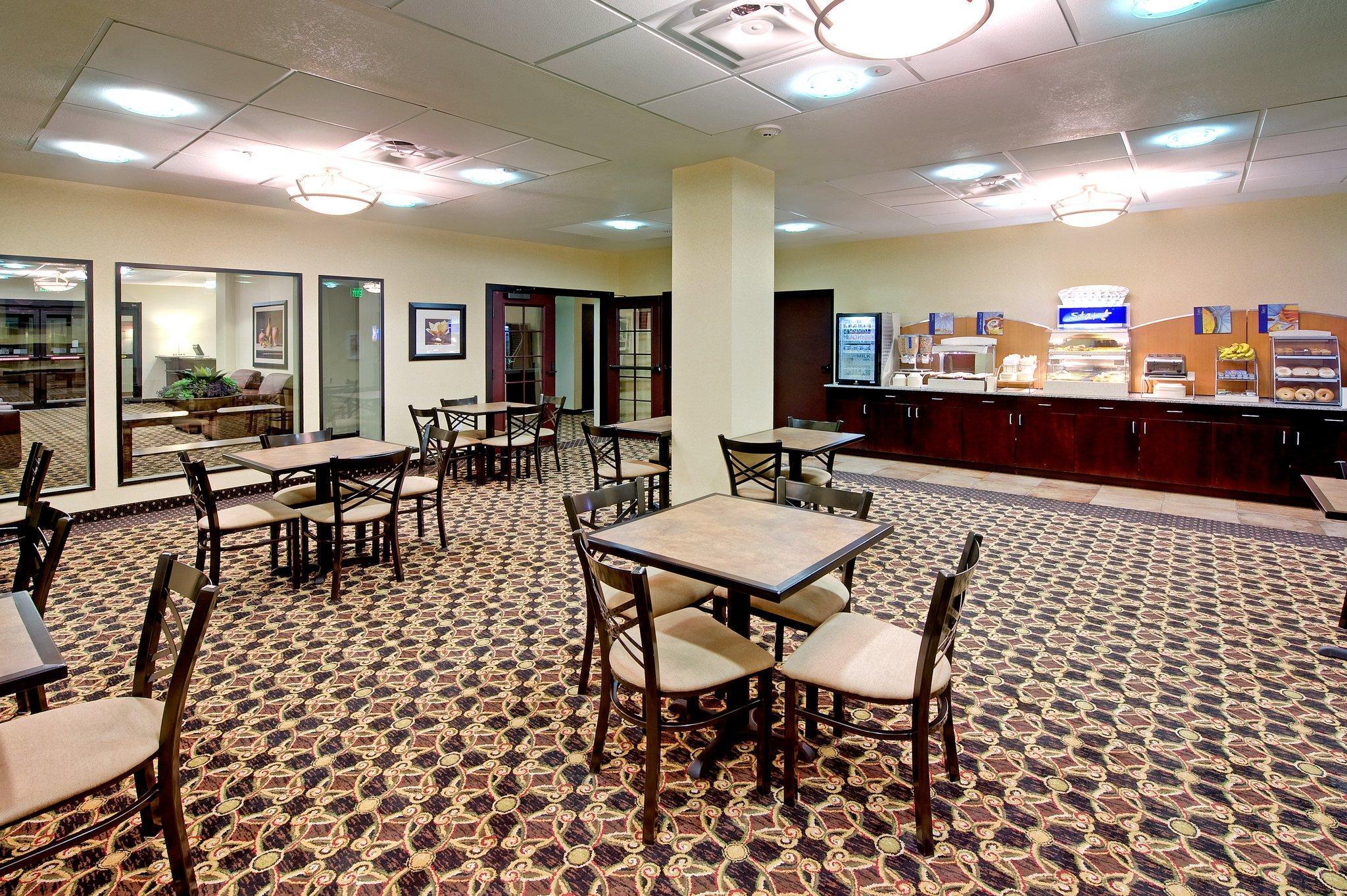 Holiday Inn Express & Suites Уилкокс Екстериор снимка