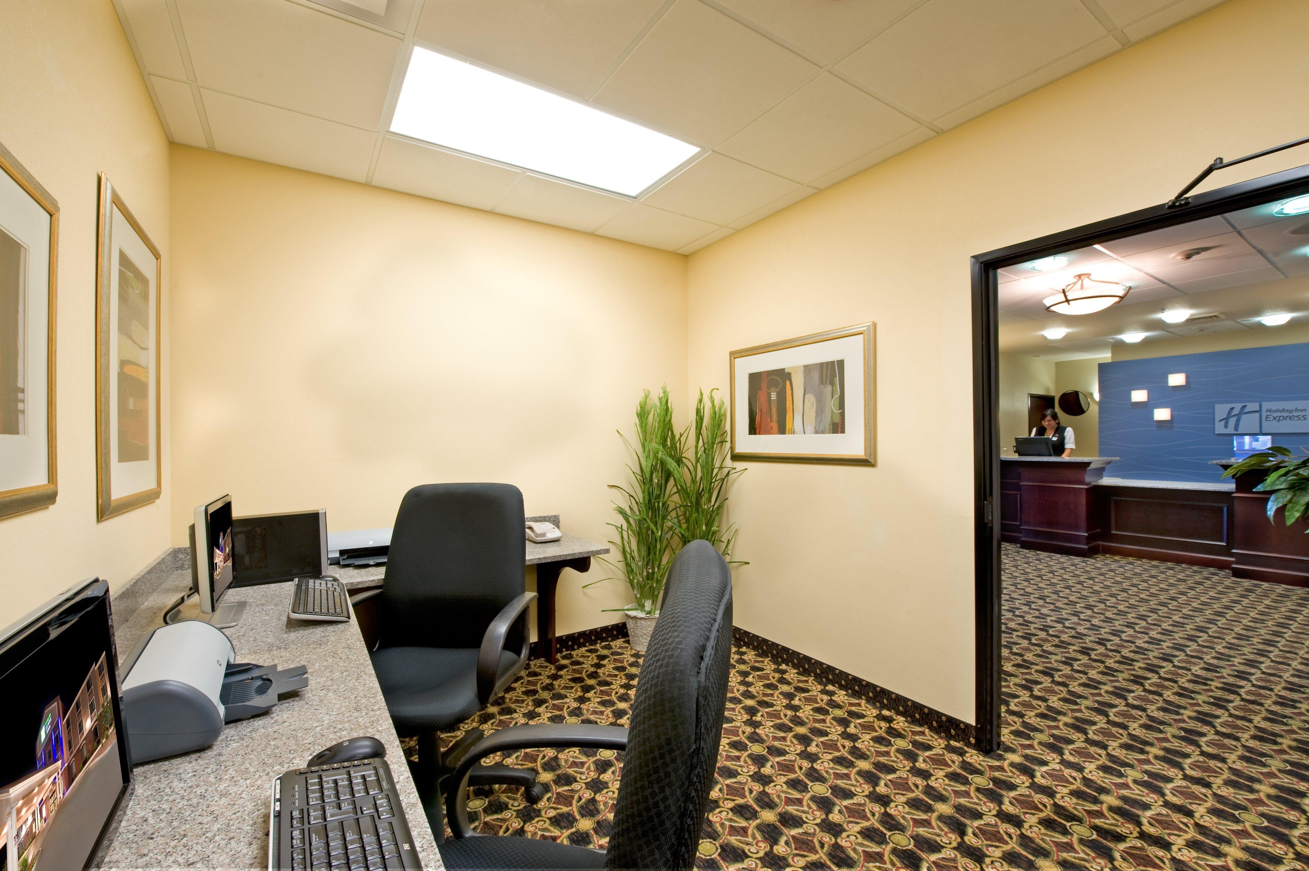 Holiday Inn Express & Suites Уилкокс Екстериор снимка