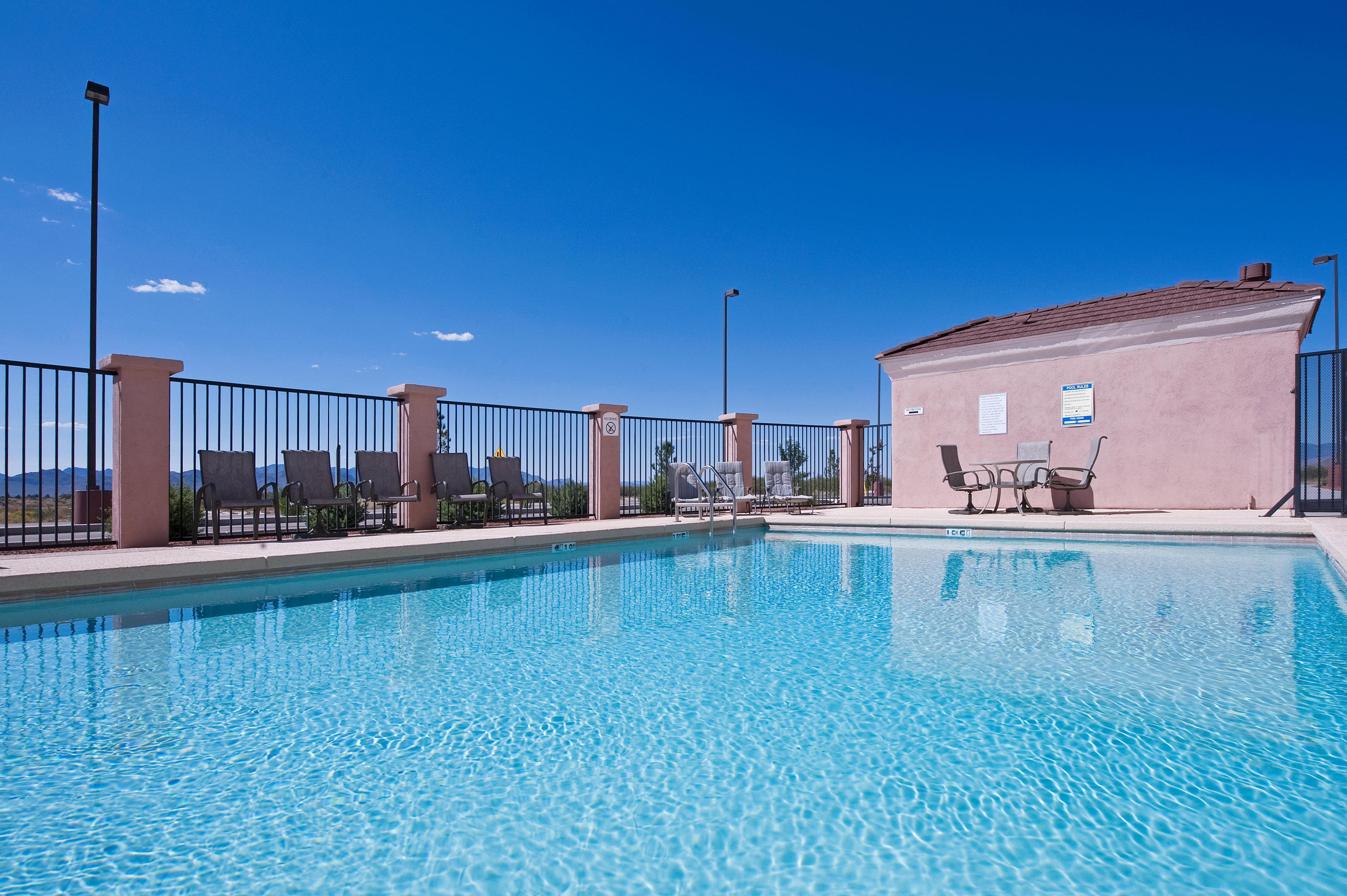 Holiday Inn Express & Suites Уилкокс Екстериор снимка